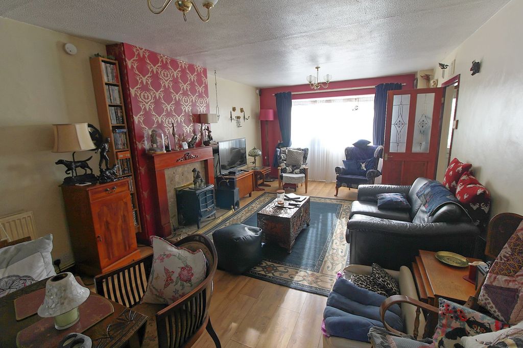 Property photo 2 of 13