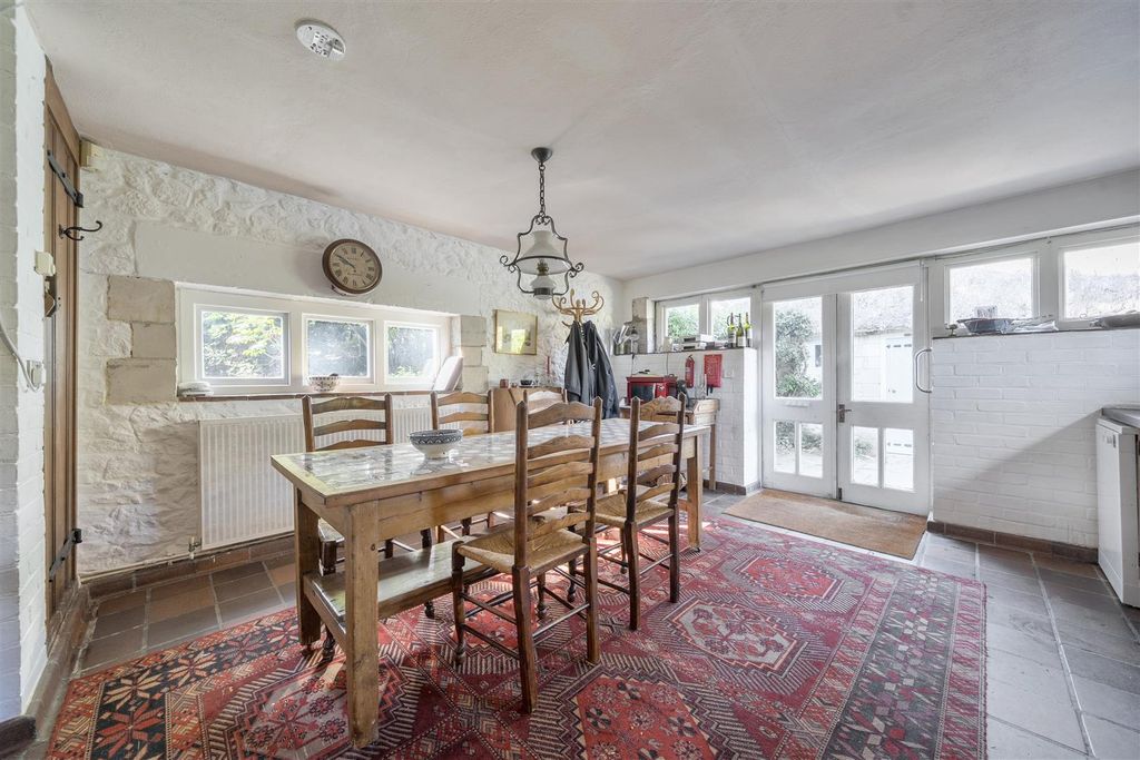 Property photo 3 of 22 Dining Area