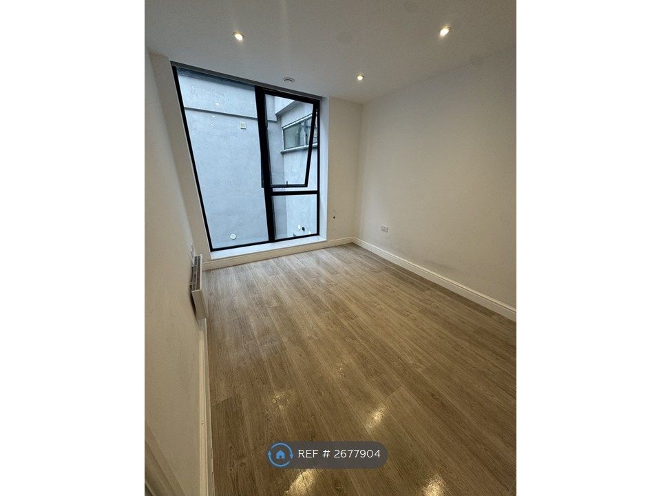 Property photo 2 of 6 Bedroom 1