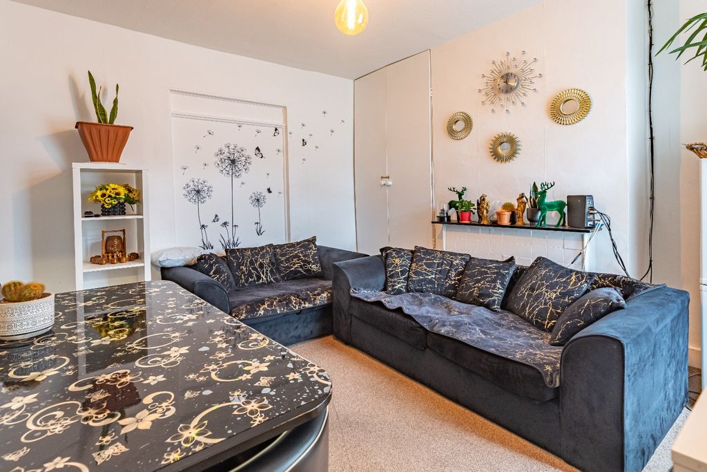 Property photo 3 of 14 4414582