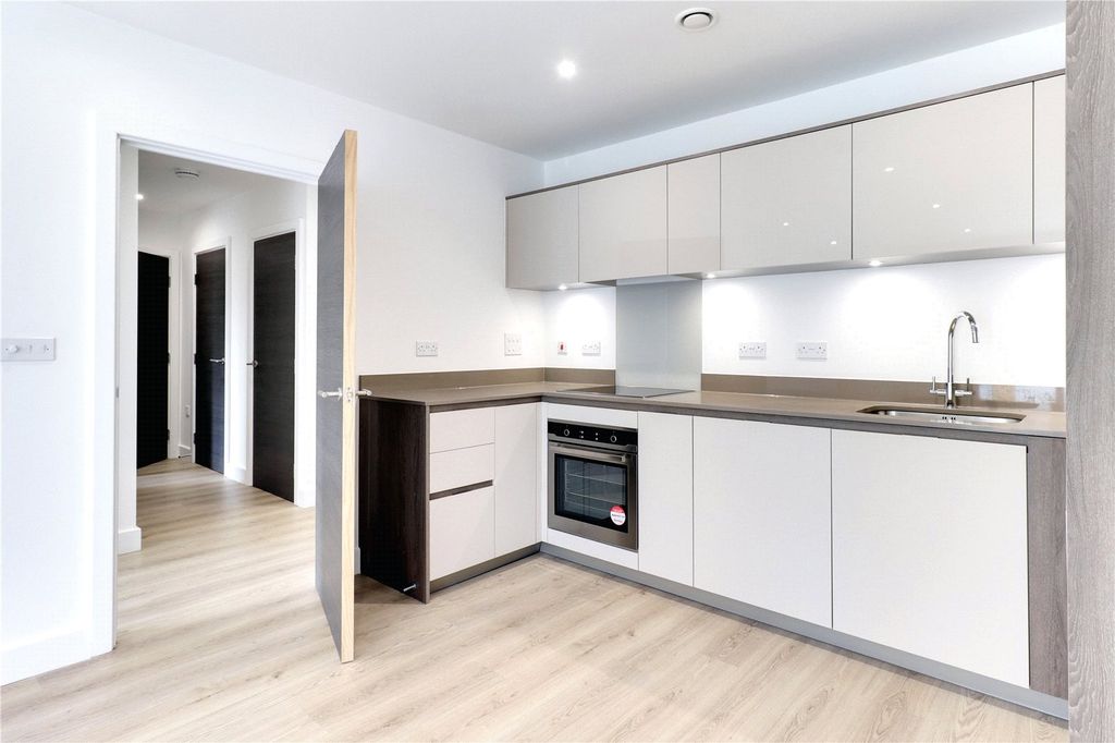 Property photo 3 of 11 Kitchen