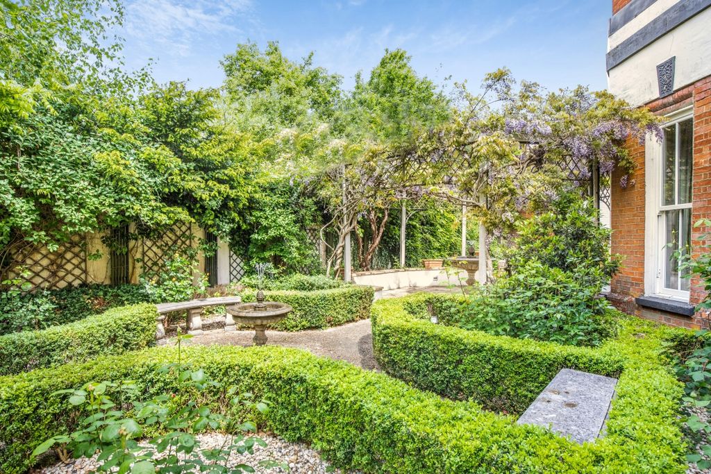 Property photo 2 of 33