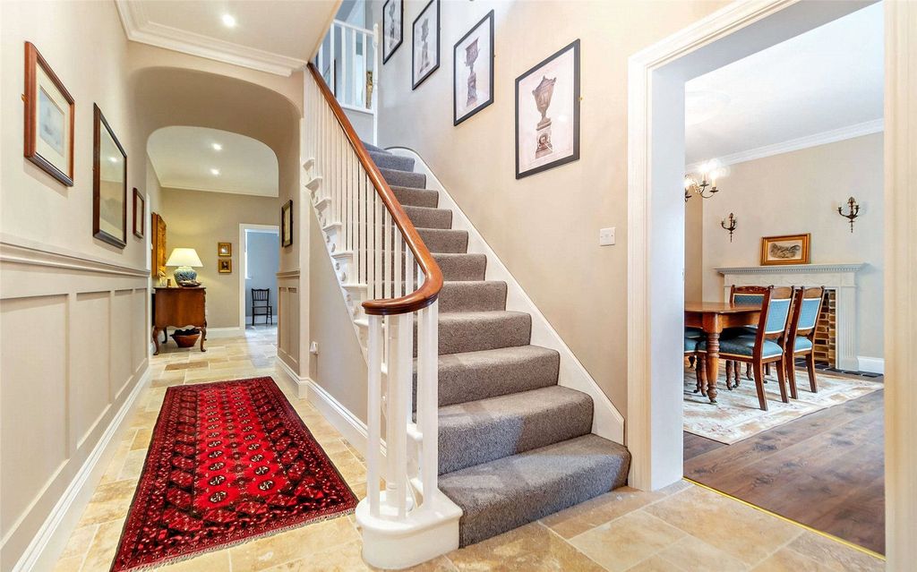 Property photo 2 of 32 Hallway