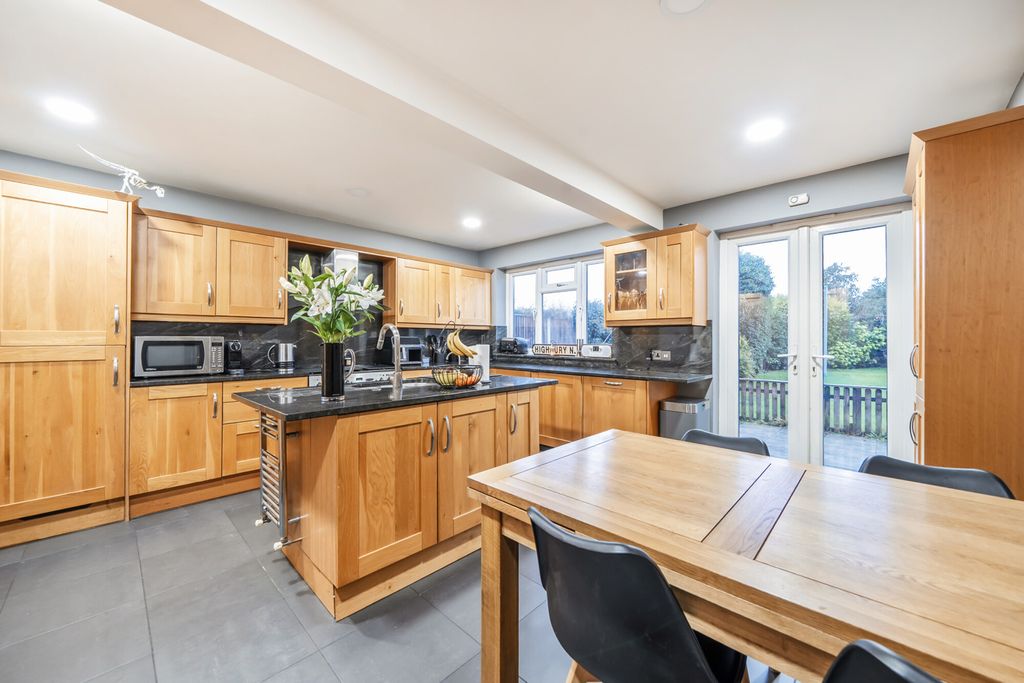 Property photo 2 of 19 1401834-15-69725F...