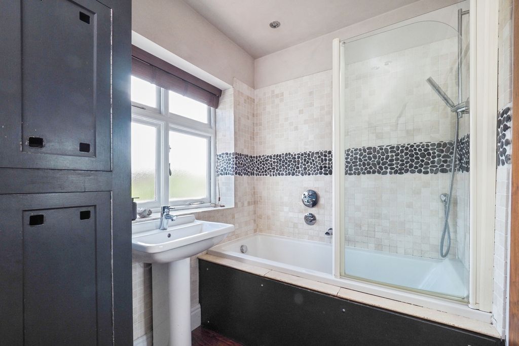 Property photo 3 of 21 Bathroom
