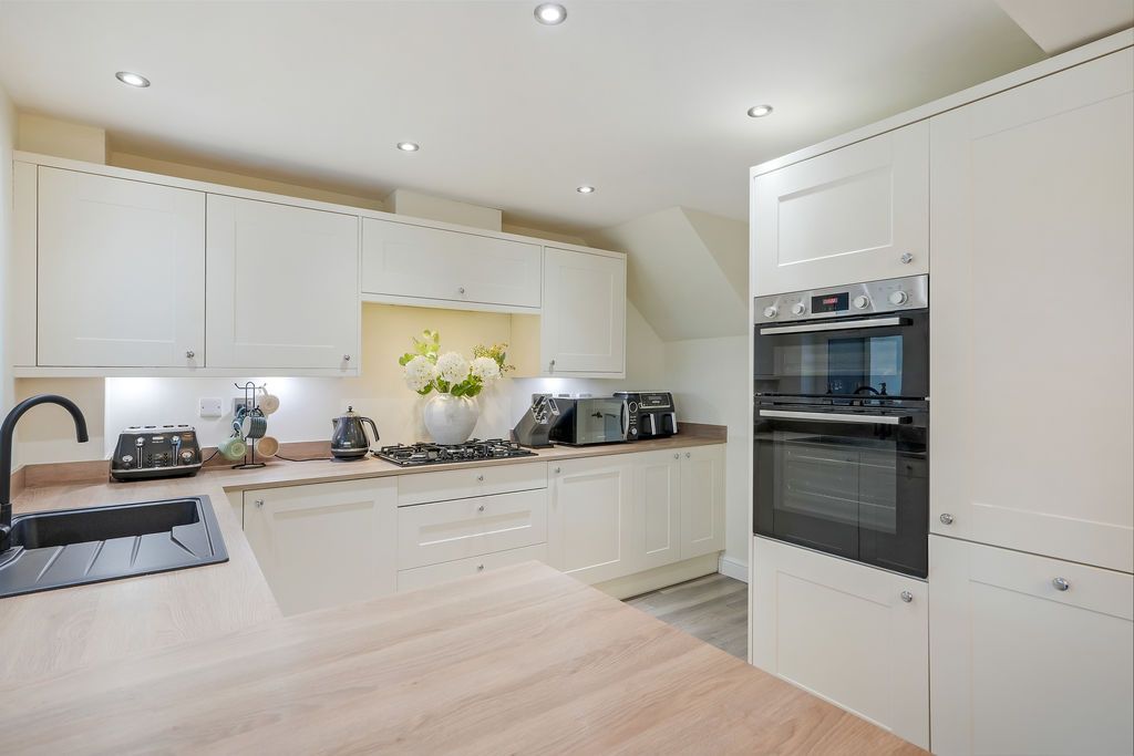 Property photo 3 of 41 Kitchen