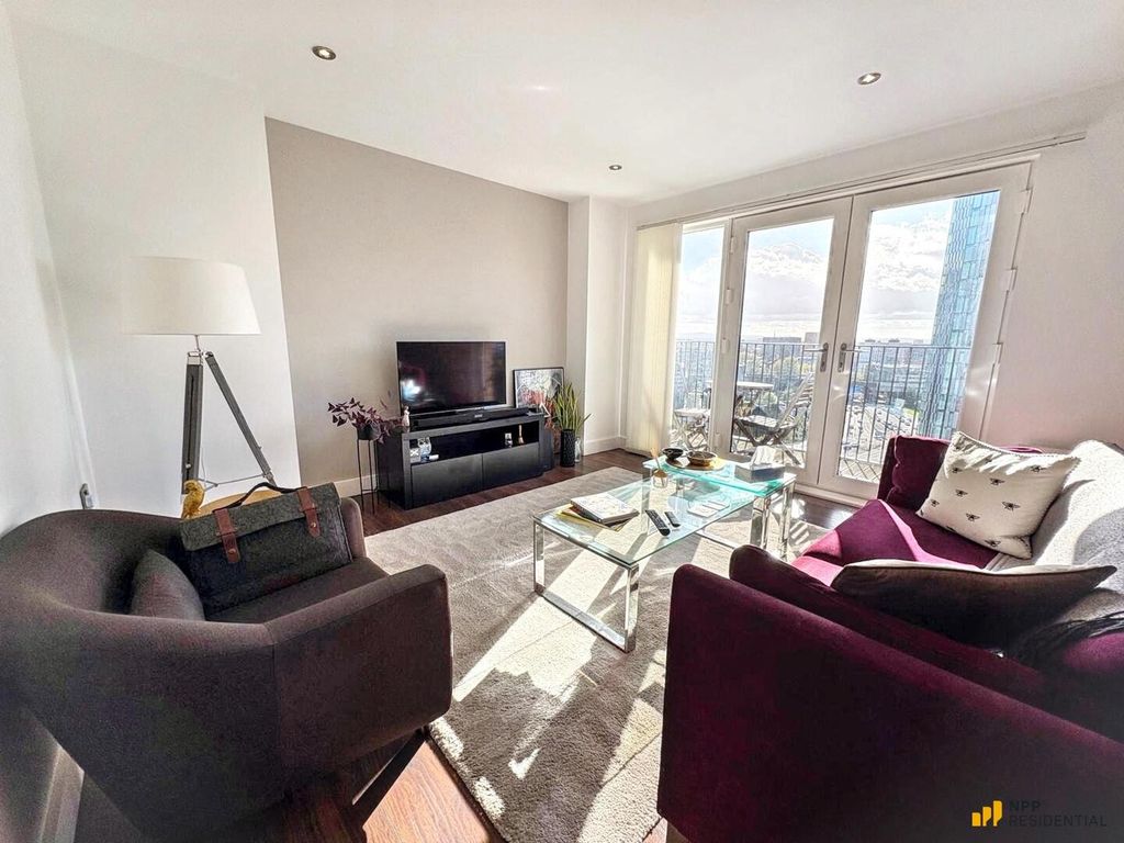 Property photo 3 of 18 Living Room