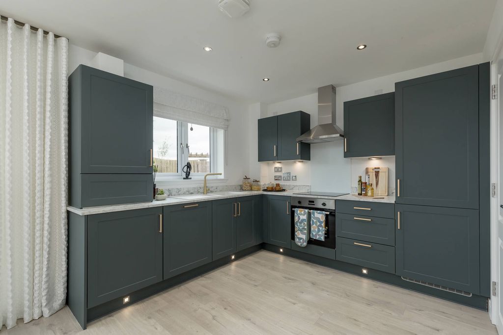 Property photo 2 of 12 Kitchen