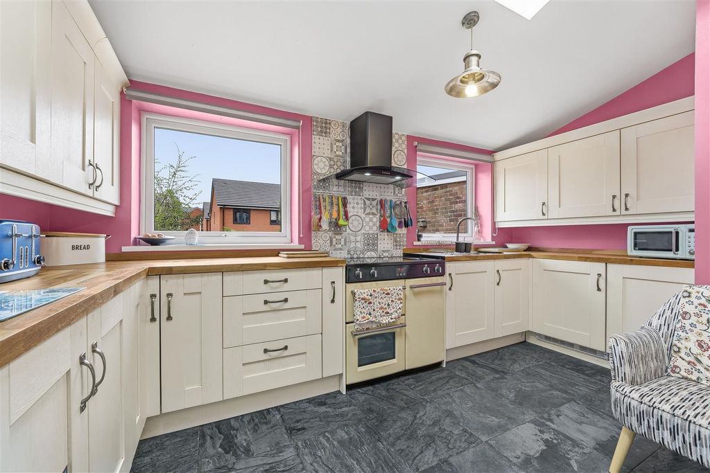 Property photo 3 of 19 21-A7404057.Jpg