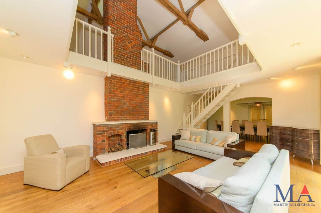 Property photo 2 of 59