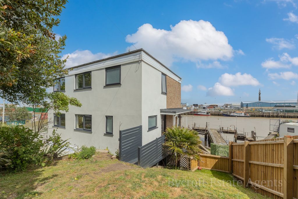Property photo 1 of 21