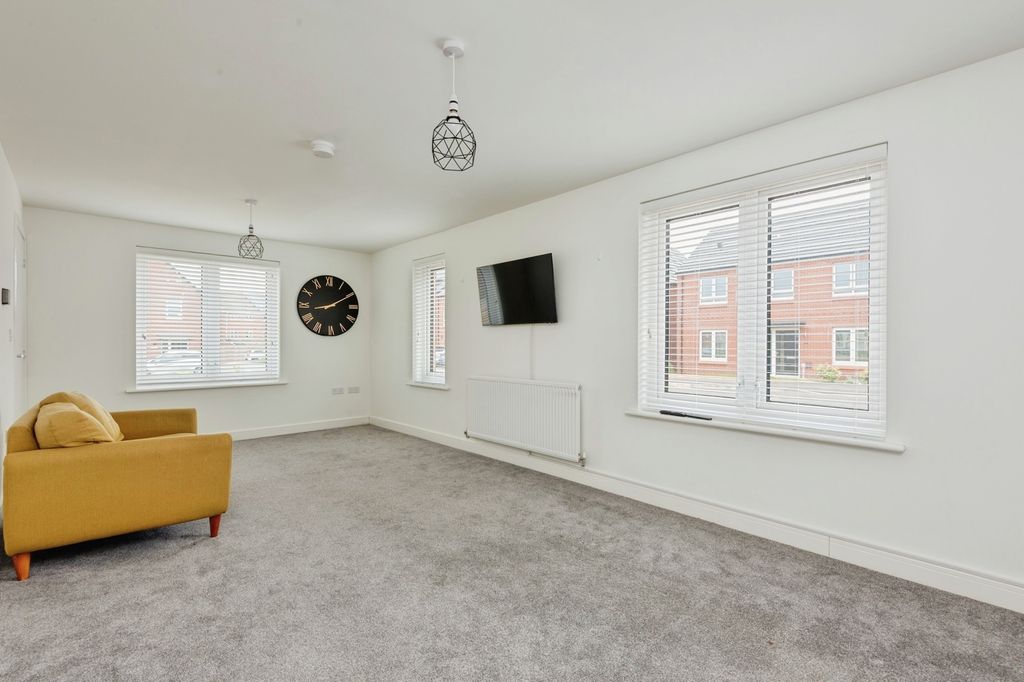 Property photo 2 of 20 Pbox-Img.Jpg