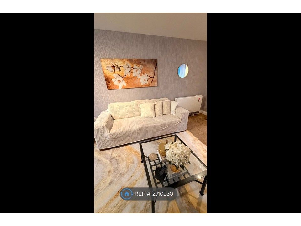 Property photo 1 of 11 Living Room