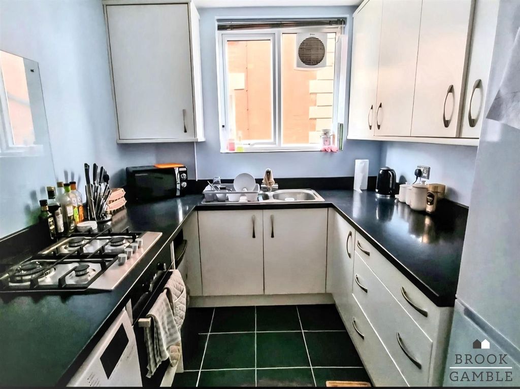 Property photo 2 of 11 01323 438506