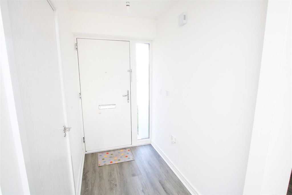 Property photo 3 of 17 Open Hall