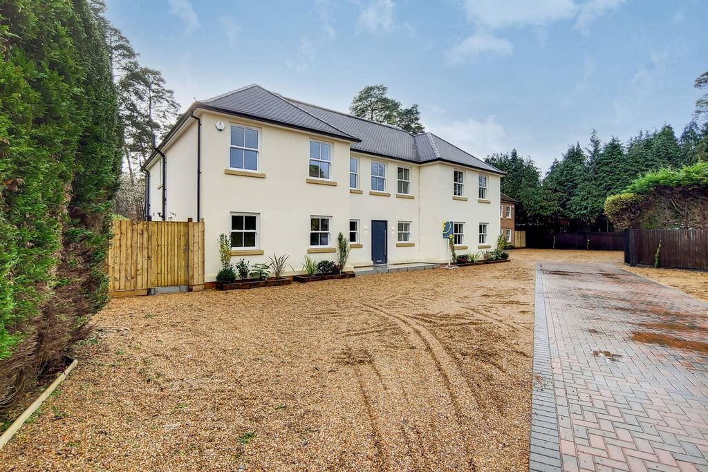 Property photo 2 of 31