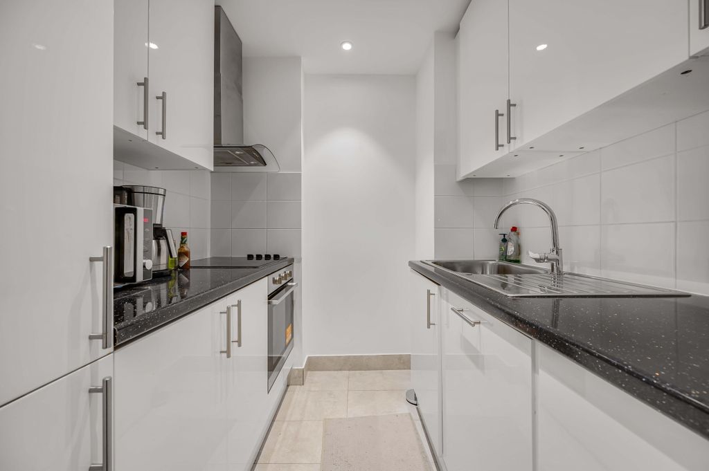 Property photo 3 of 6 Kitchen