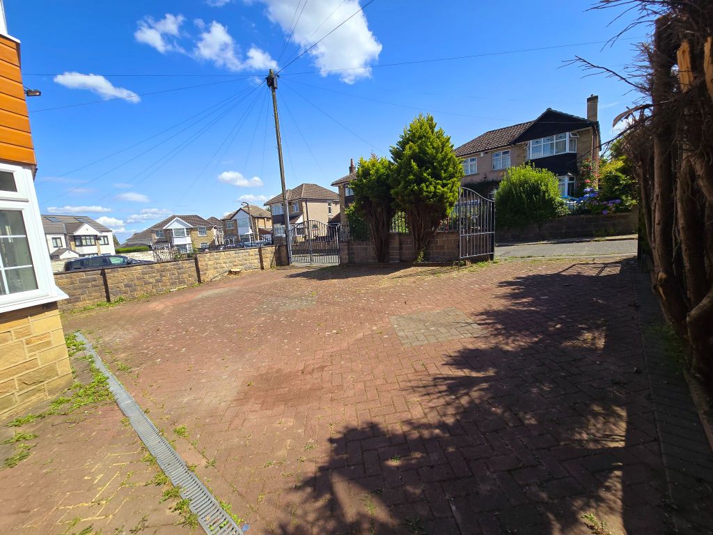 Property photo 3 of 21 Photograph 5
