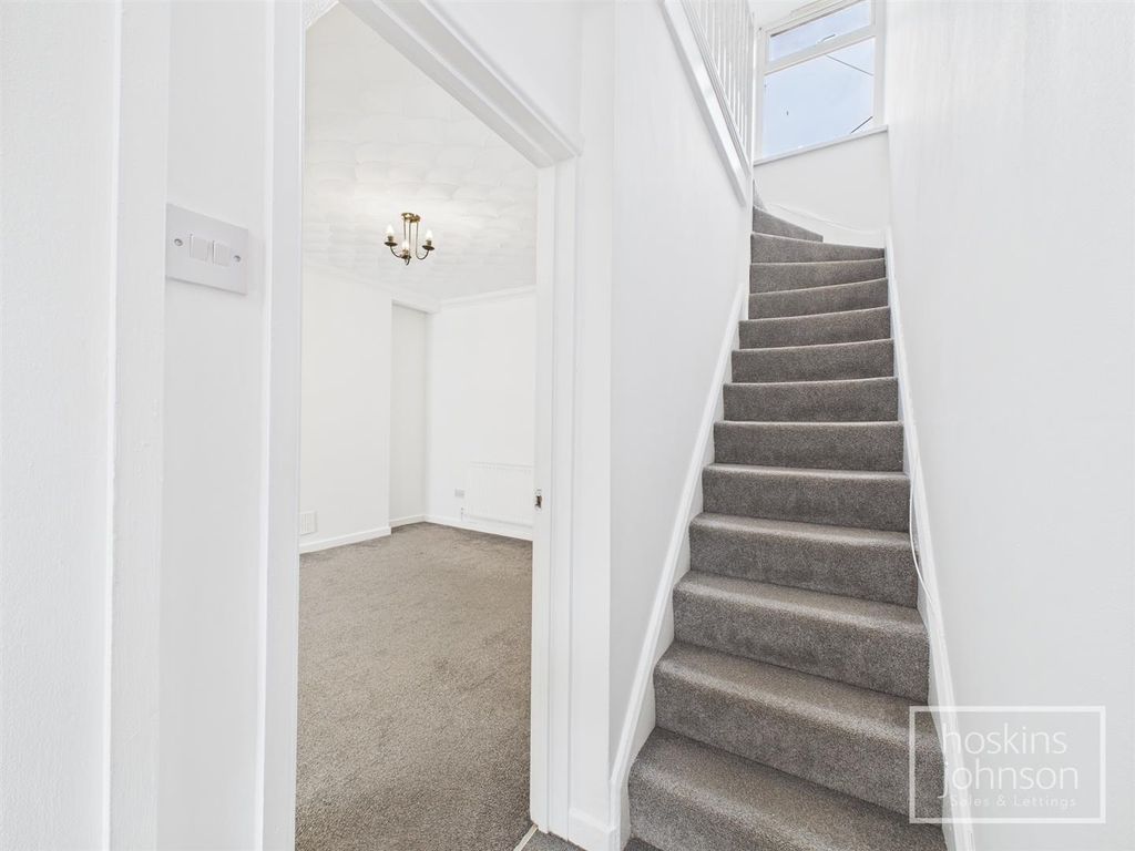 Property photo 2 of 16 Entrance Hall