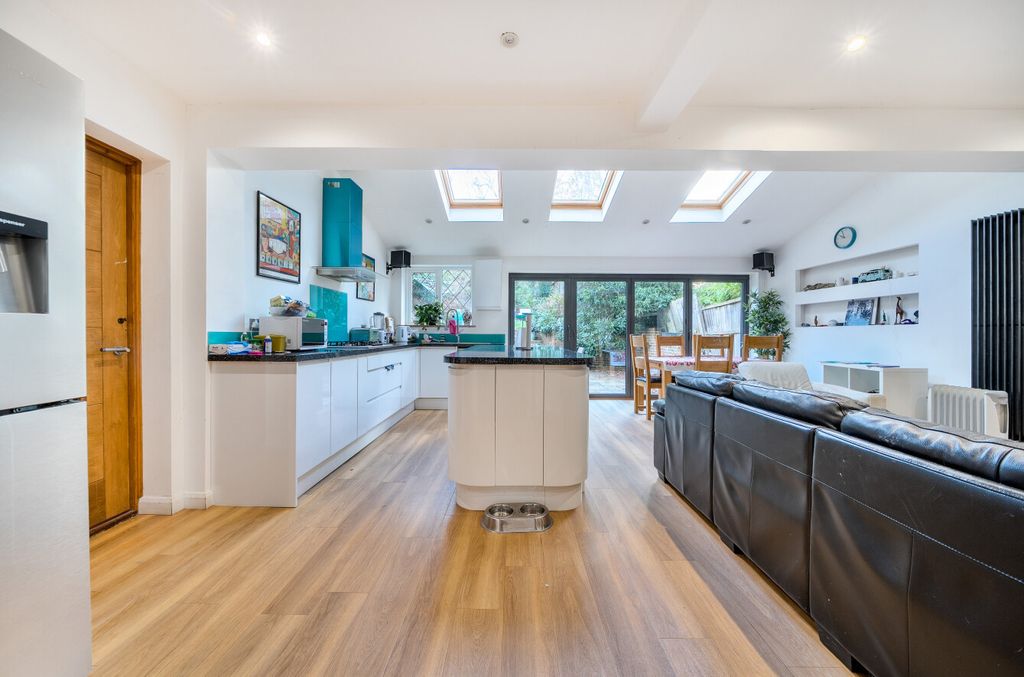 Property photo 2 of 15 1395106-3-694Bcce...