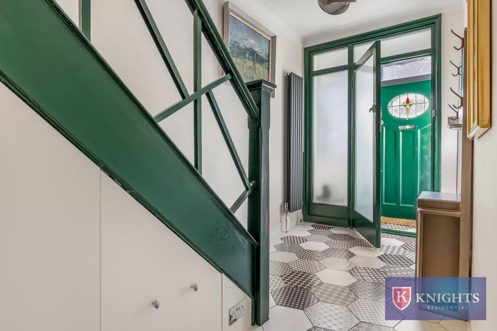 Property photo 2 of 25