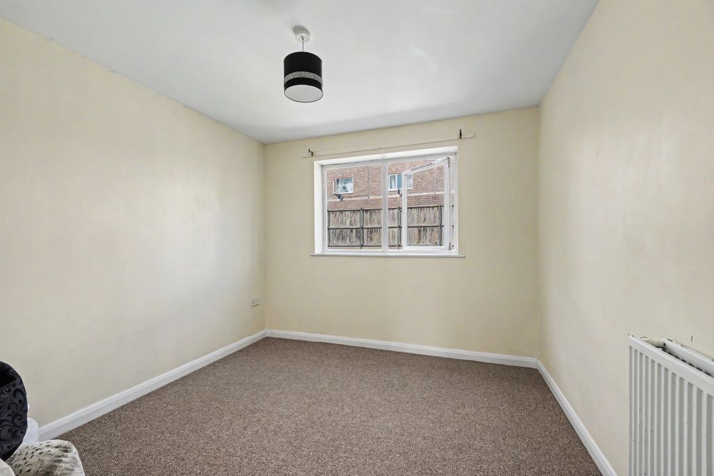 Property photo 3 of 7 Bedroom 1