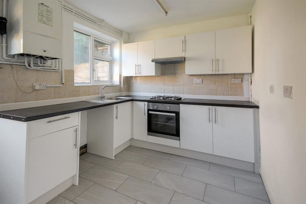 Property photo 3 of 9 Kitchen