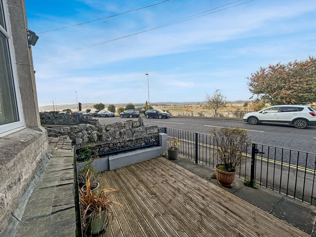 Property photo 3 of 25