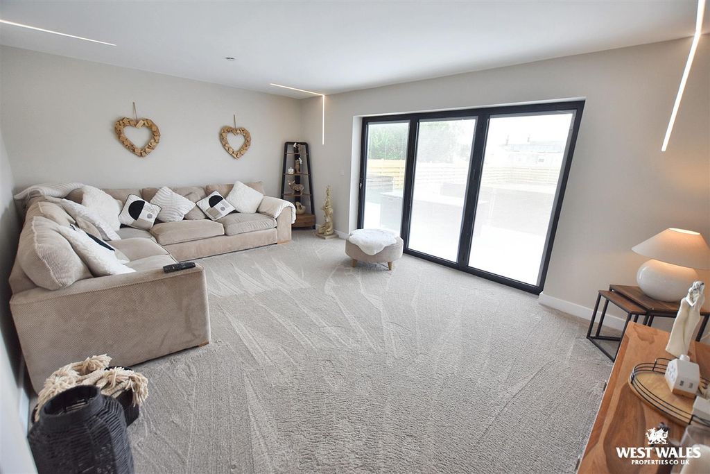 Property photo 2 of 24 8 (31).Jpg