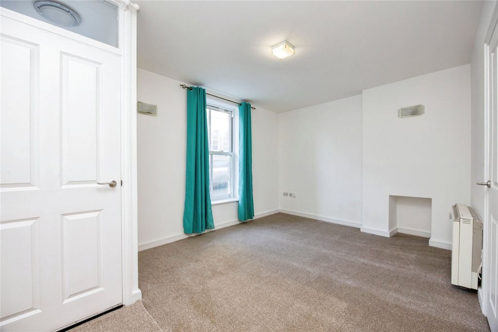 Property photo 2 of 9 Picture No. 15