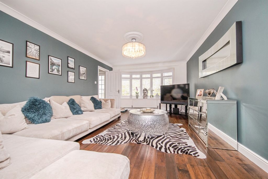 Property photo 3 of 19