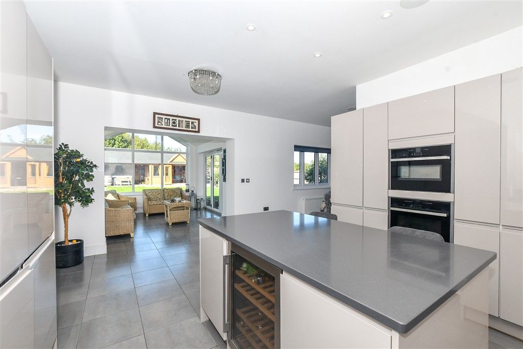 Property photo 3 of 18 Kitchen
