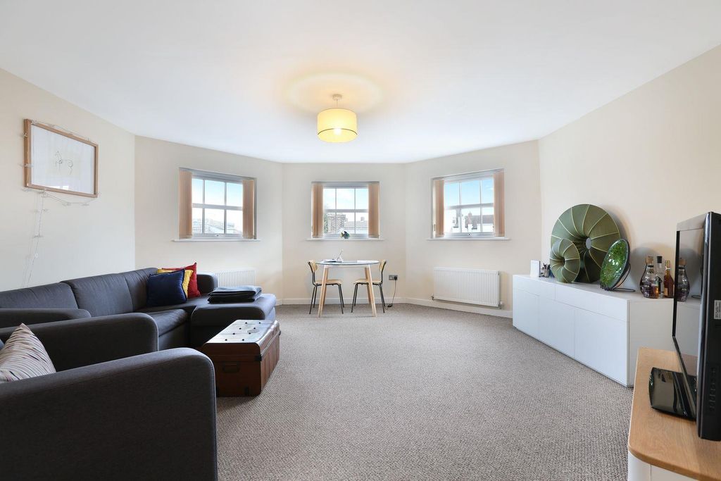 Property photo 2 of 9 H9Uemfcq.Jpeg