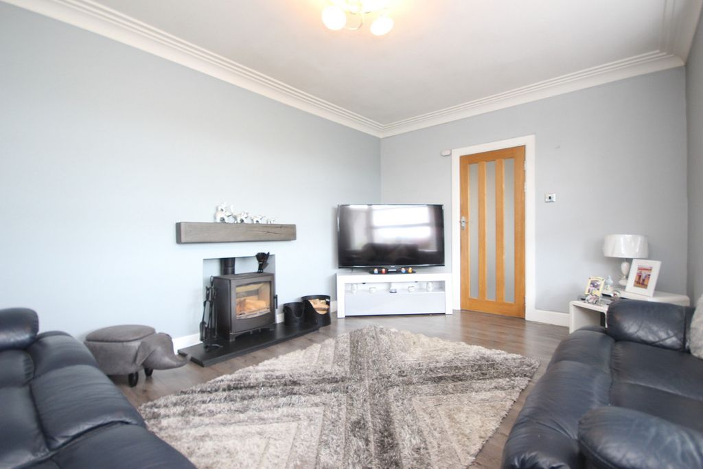 Property photo 2 of 25