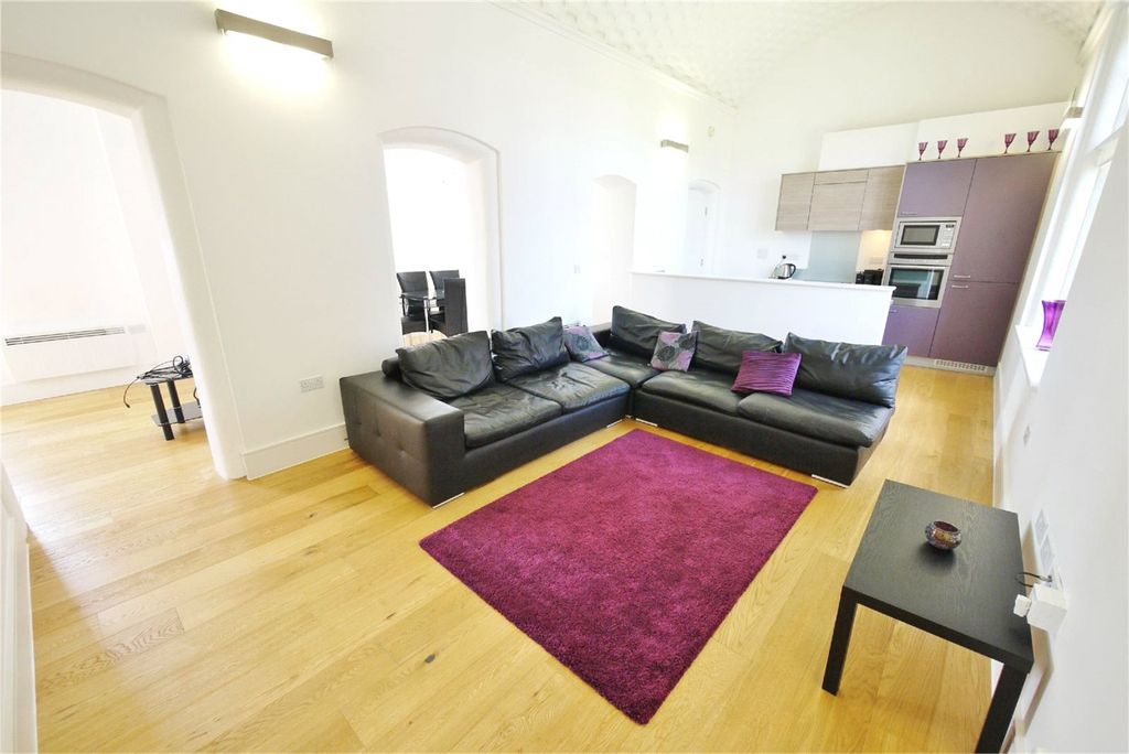 Property photo 2 of 17 Lounge