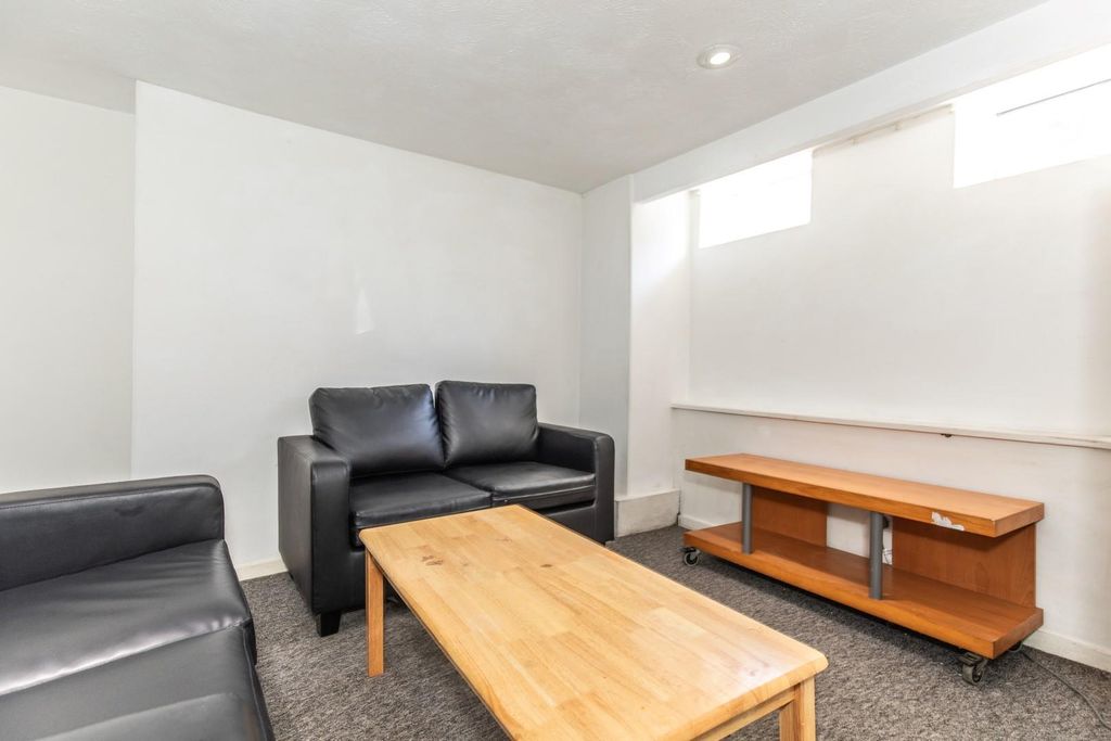 Property photo 2 of 14 Seville Street-16.Jpg