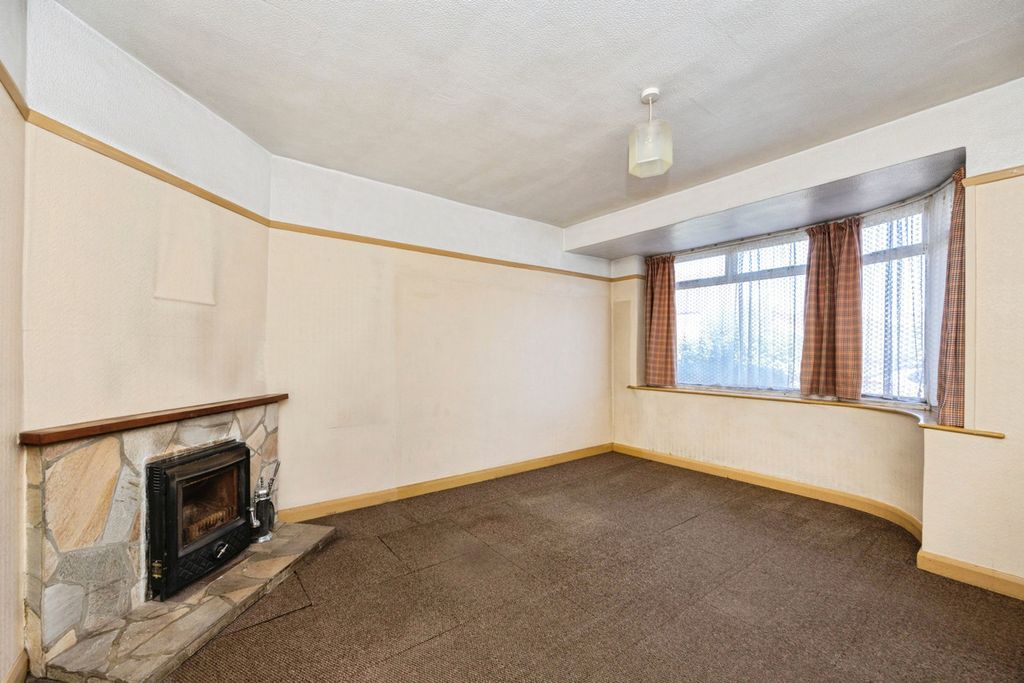 Property photo 3 of 21
