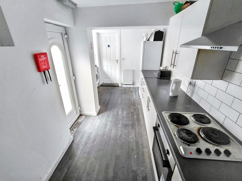 Property photo 3 of 17 Whti9568620260528092103_20260528-Interior-20-Iqjht9x8O1Gfqizfjpg_No3Ew.Jpg