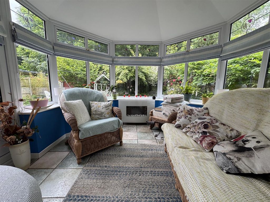 Property photo 2 of 13 Conservatory