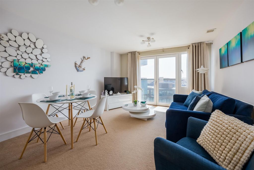 Property photo 1 of 23 402Orchardplaza-15Print.Jpg