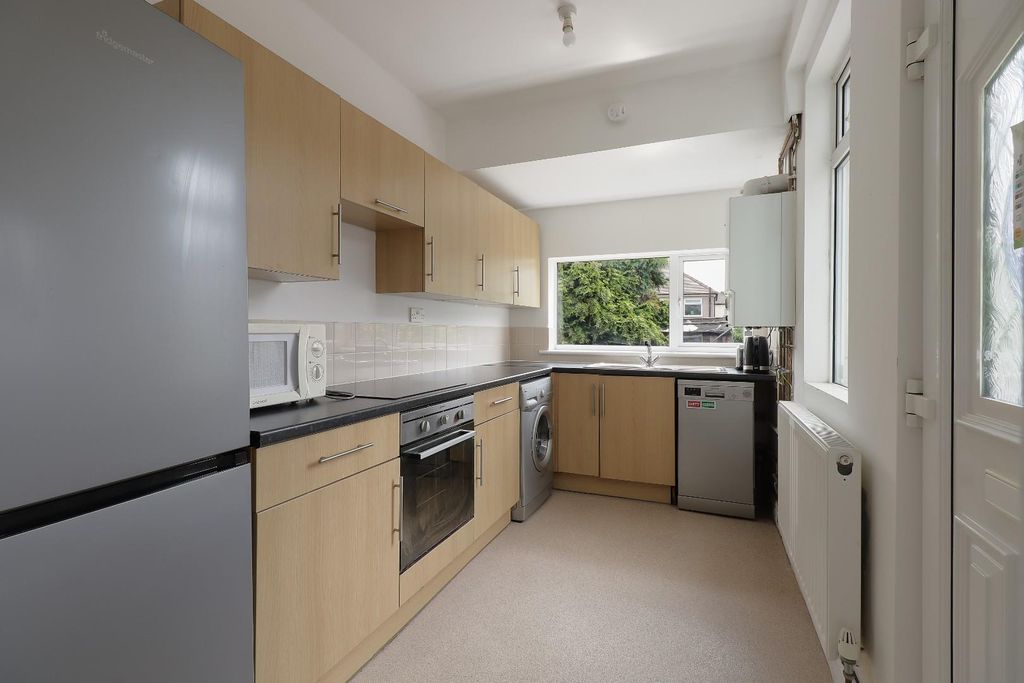 Property photo 3 of 26 Kitchen