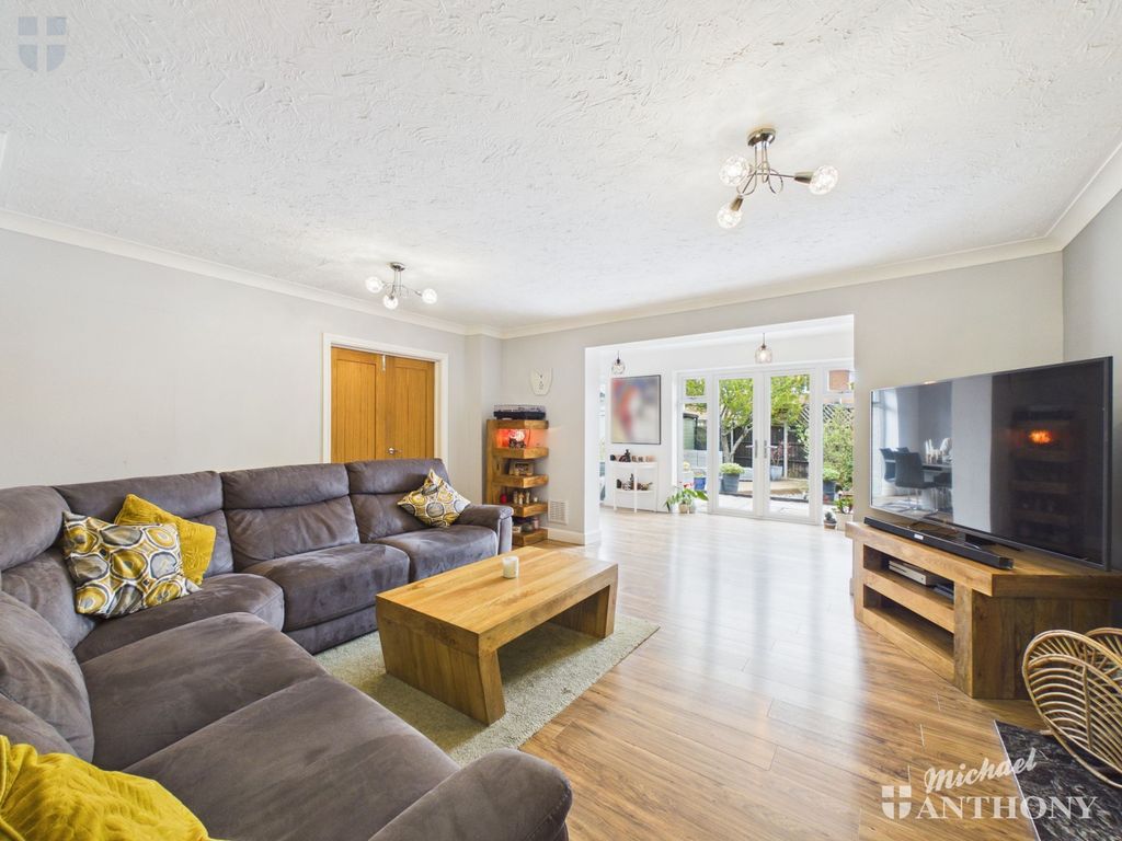 Property photo 2 of 17 Cam03218G0-Pr0964-Still018