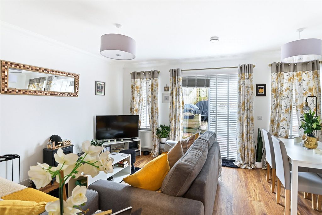 Property photo 3 of 19 Living Room