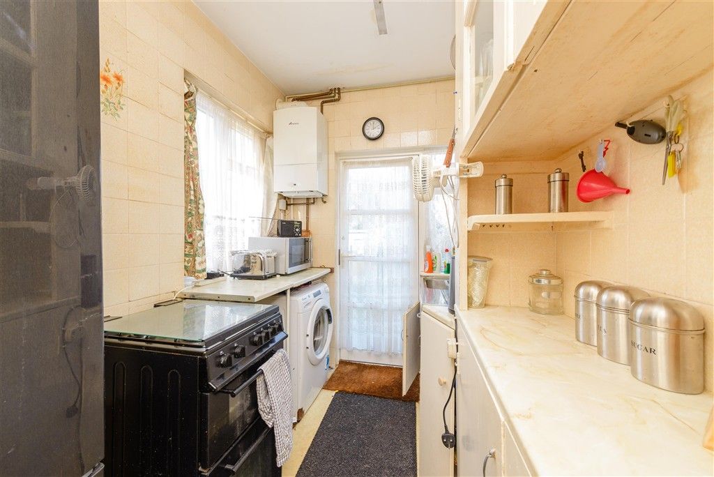 Property photo 1 of 7 Kitchen