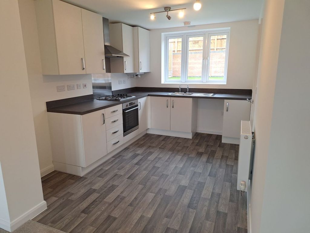 Property photo 2 of 11 Kitchen