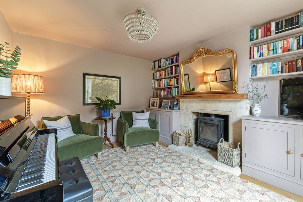 Property photo 2 of 33 Snug