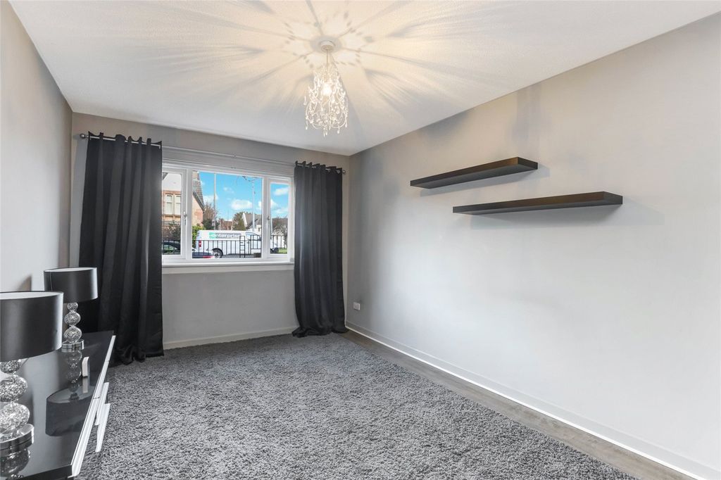 Property photo 3 of 14 Living Room