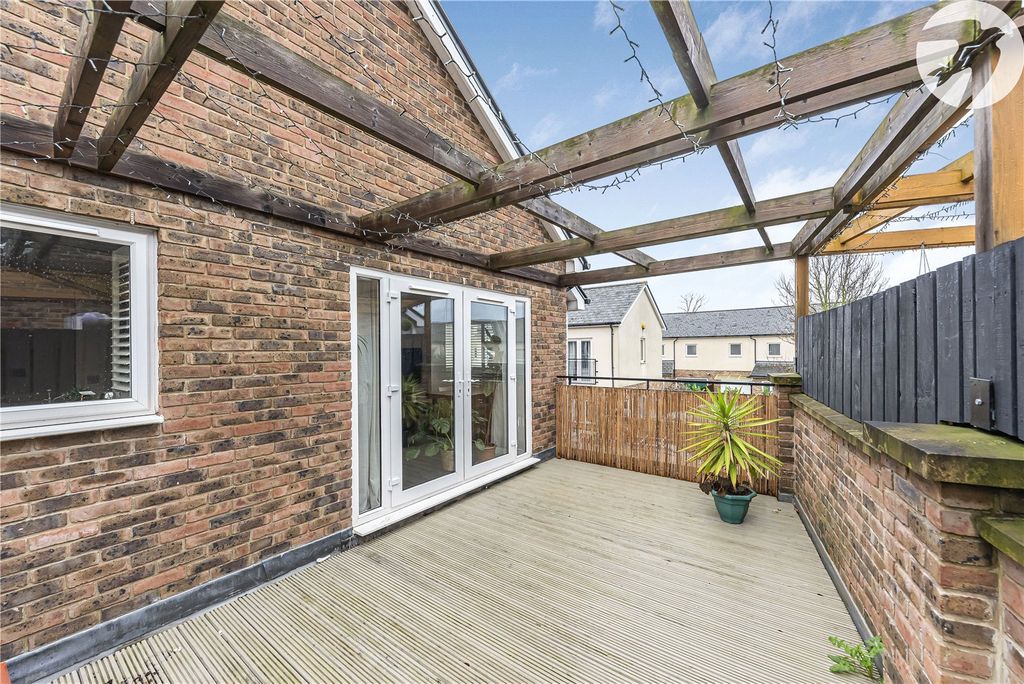Property photo 3 of 18 Terrace