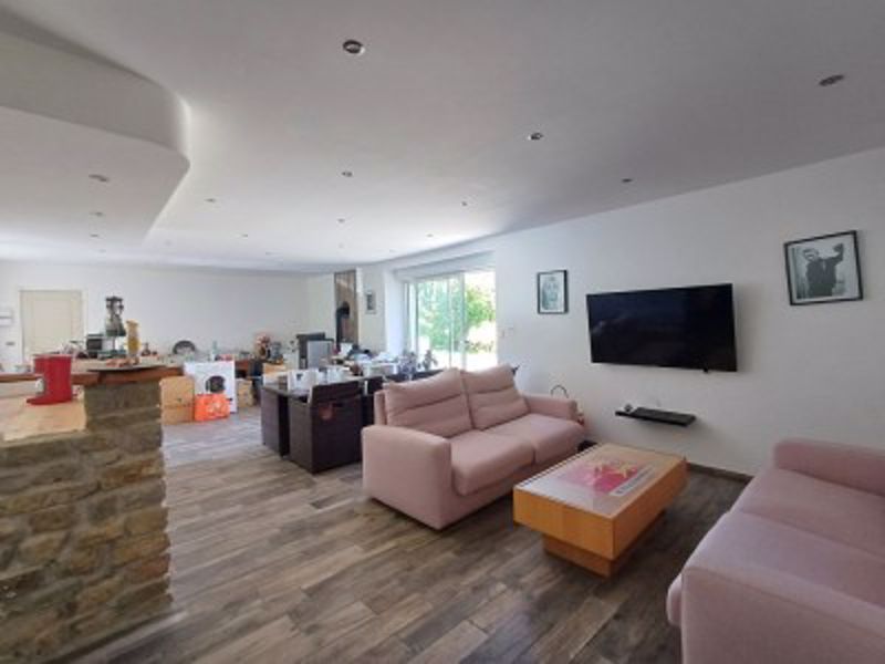 Property photo 3 of 11 Photo 6