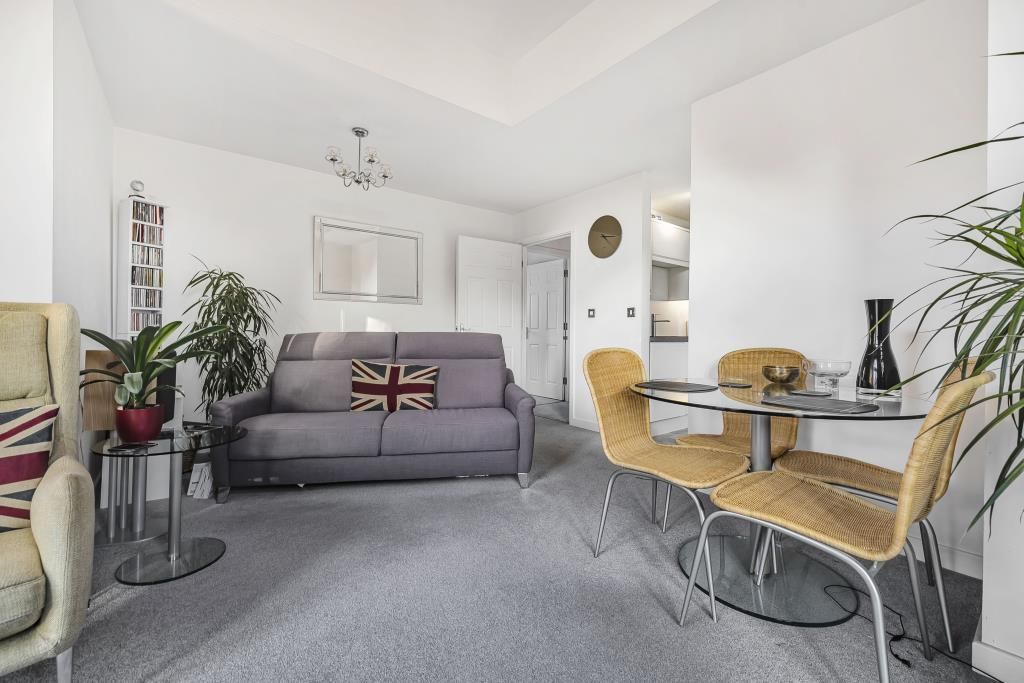 Property photo 3 of 11 Lounge Area